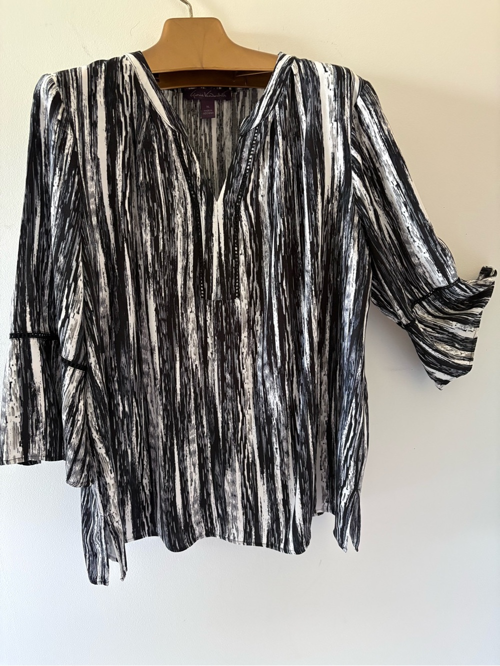 Gloria Vanderbilt Black & White Striped V-Neck Blouse W Lace Accents XL